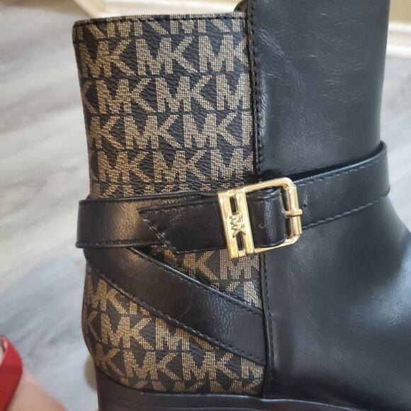 Michael Kors‎ Logo buckled boots size 5 new - Picture 9 of 9